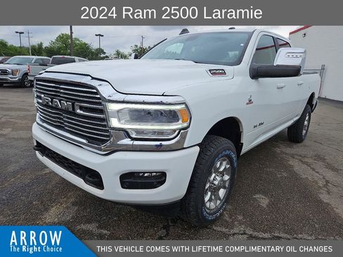 Used 2024 RAM 2500 Laramie AWD/4WD image 4