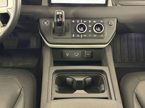 Used 2023 Land Rover Defender 110 X-Dynamic SE image 25