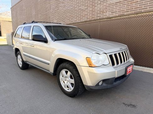 Used 2009 Jeep Grand Cherokee Laredo AWD/4WD image 2