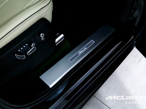 Used 2023 Bentley Bentayga Extended Wheelbase AWD/4WD image 36