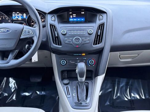 Used 2018 Ford Focus SE FWD image 23