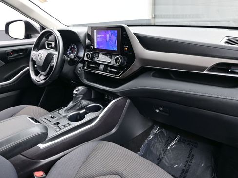 Used 2024 Toyota Highlander LE image 15