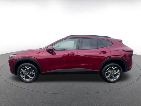 Used 2025 Chevrolet Trax LT image 9