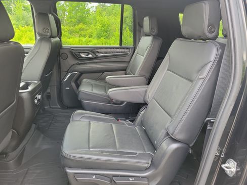 Used 2021 GMC Yukon XL Denali w/ Denali Premium Package AWD/4WD image 16