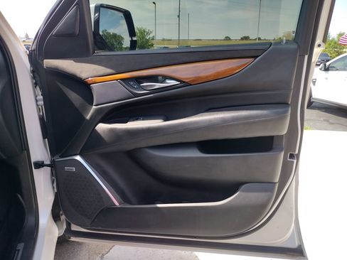 Used 2017 Cadillac Escalade ESV Premium Luxury AWD/4WD image 28