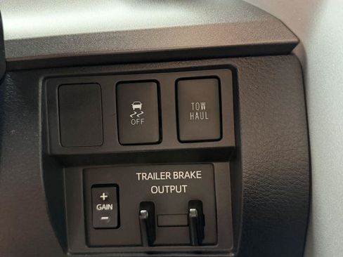 Used 2018 Toyota Tundra SR5 w/ TRD Off Road Package AWD/4WD image 15