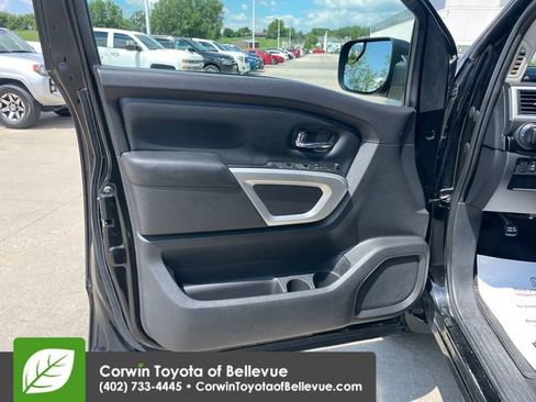 Used 2018 Nissan Titan SV w/ SV Convenience Package AWD/4WD image 18