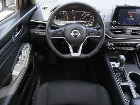 Used 2022 Nissan Altima 2.5 SV FWD image 22