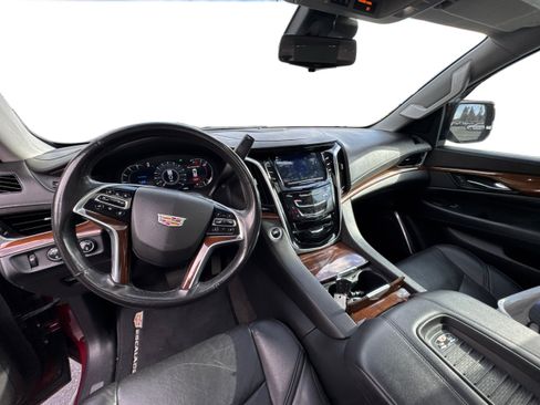 Used 2020 Cadillac Escalade ESV Premium Luxury image 23