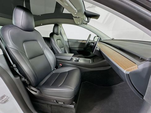 Used 2023 Tesla Model Y Long Range image 30