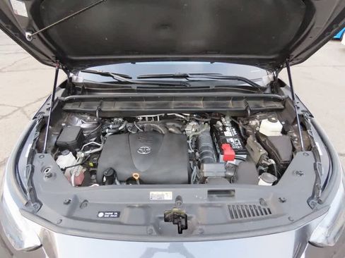 Used 2020 Toyota Highlander XLE image 10