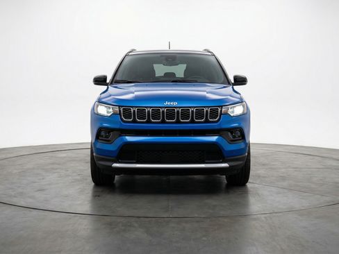 Used 2025 Jeep Compass Limited image 2