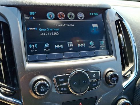 Used 2018 Chevrolet Cruze LT w/ Sun And Sound Package FWD image 17