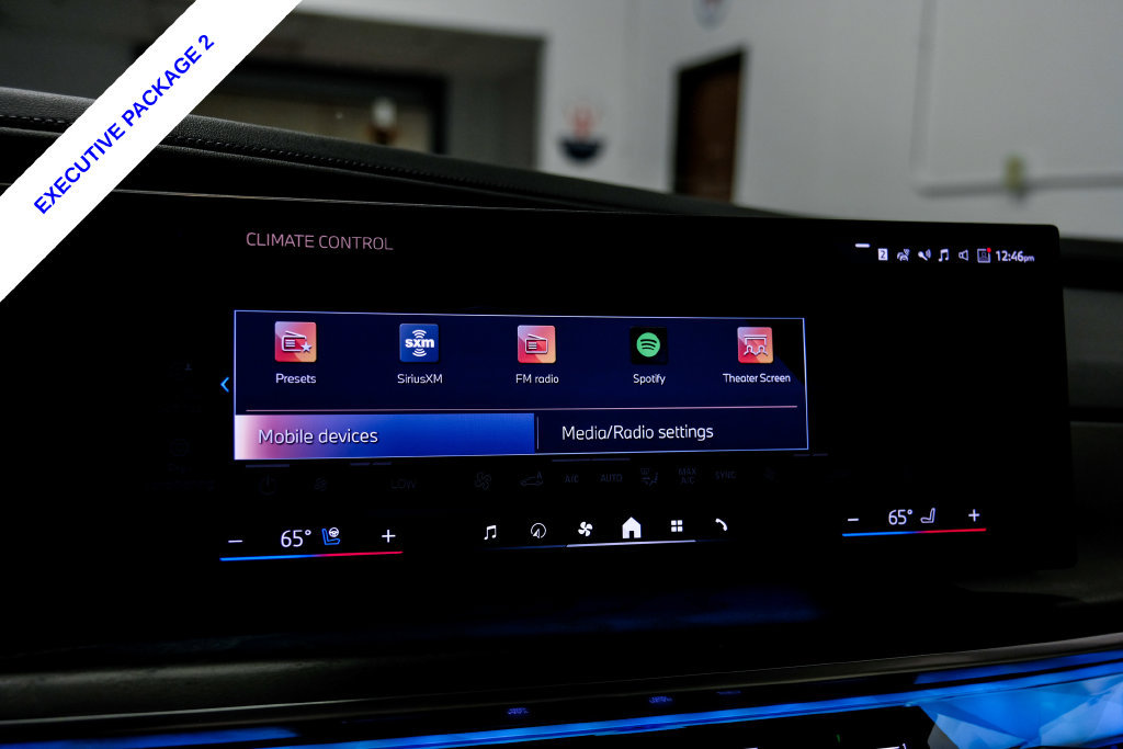 Used 2023 BMW i7 xDrive60 AWD/4WD image 38
