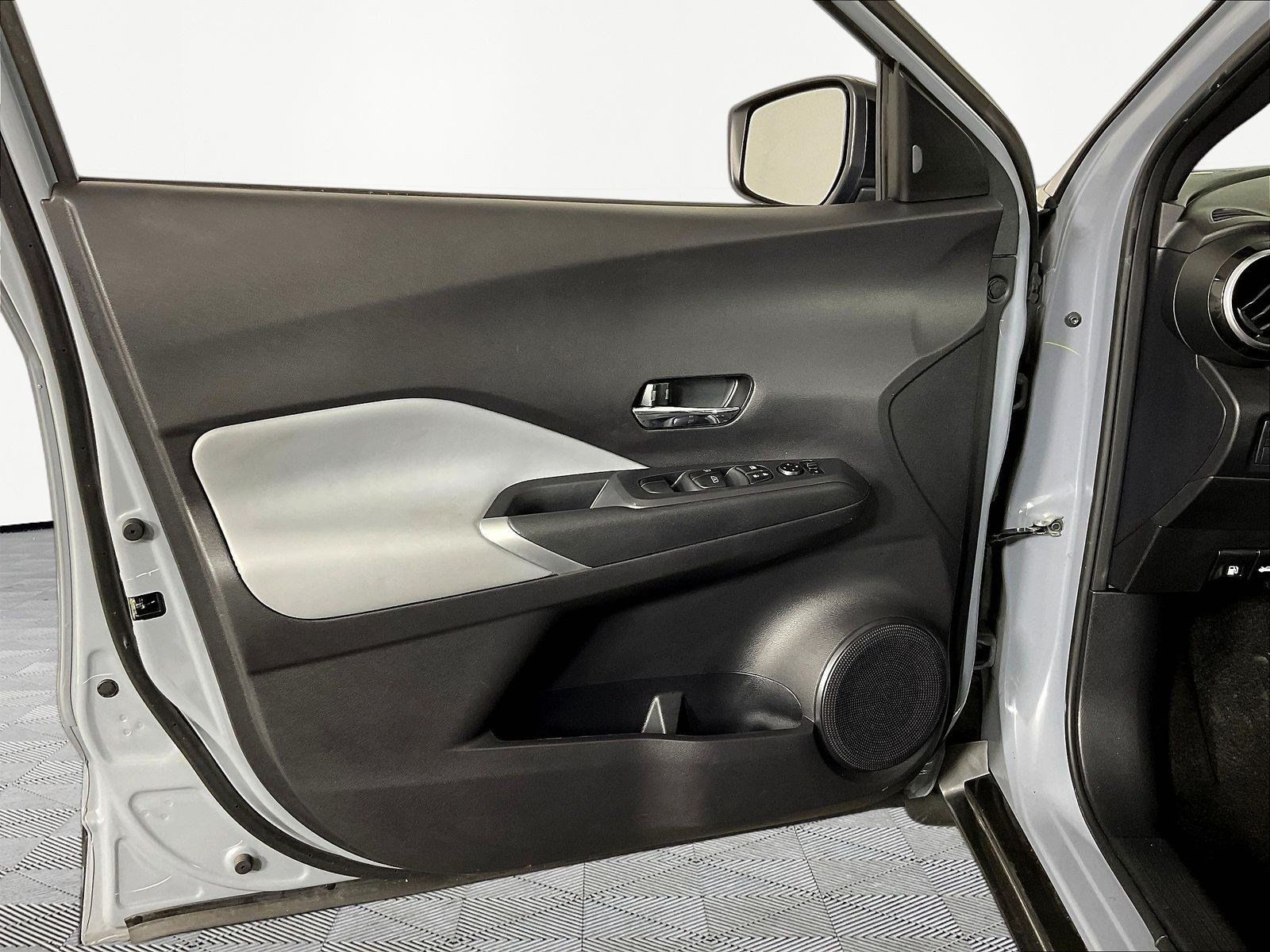 Used 2024 Nissan Kicks SR w/ SR Premium Package FWD image 20