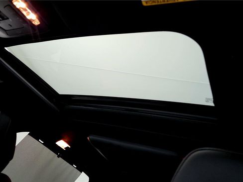 Used 2026 Toyota Sienna Platinum image 28