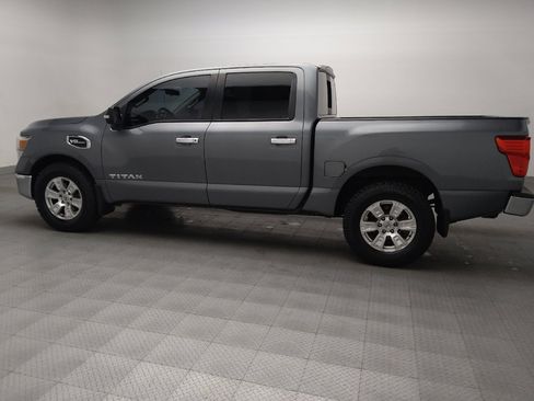 Used 2017 Nissan Titan SV image 3