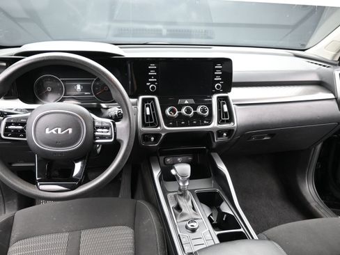 Used 2023 Kia Sorento LX FWD image 15