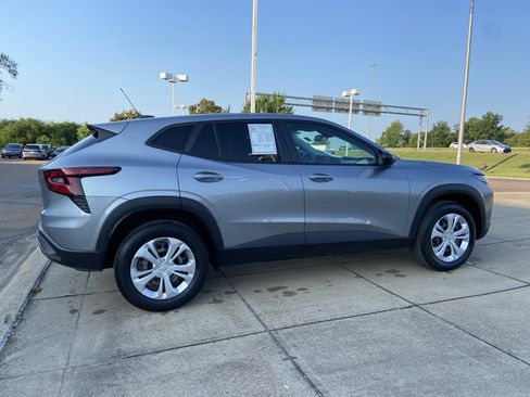 Used 2024 Chevrolet Trax LS w/ Driver Confidence Package FWD image 12