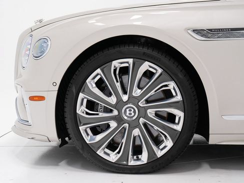 Used 2025 Bentley Flying Spur Plug-In Hybrid AWD/4WD image 45