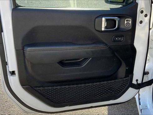 Used 2023 Jeep Wrangler Sahara image 20