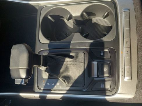 Used 2025 Kia Carnival FWD image 37