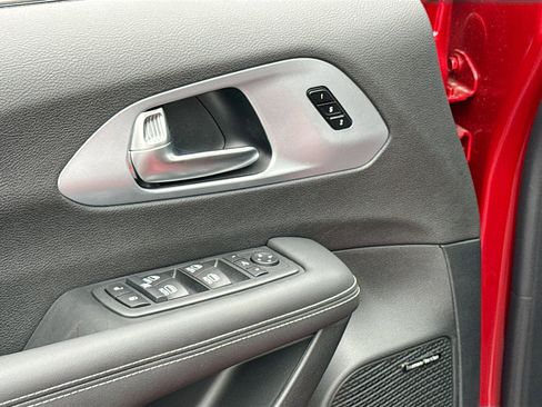 New 2026 Chrysler Pacifica Limited image 9