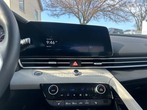 Used 2025 Hyundai Elantra Limited FWD image 45