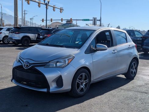 Used 2015 Toyota Yaris L image 9