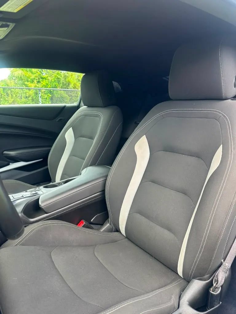 Used 2022 Chevrolet Camaro LT RWD image 10