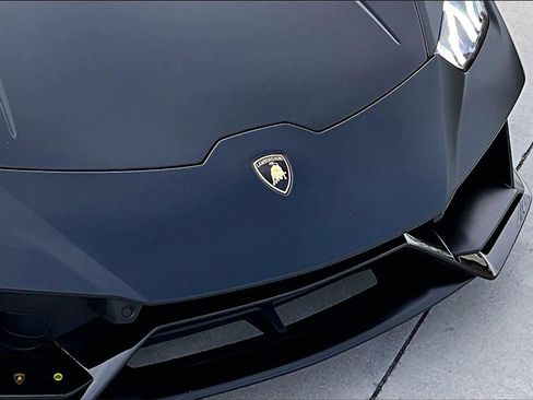 Used 2020 Lamborghini Huracan EVO image 25