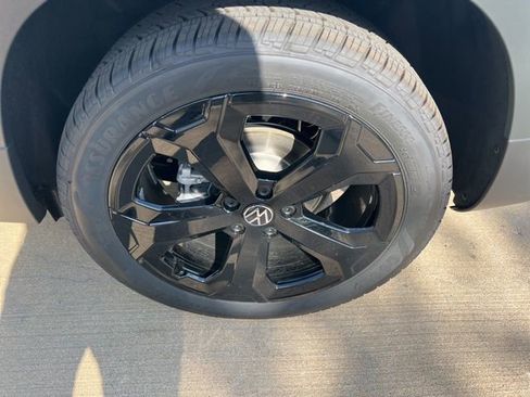 New 2026 Volkswagen Taos SEL AWD/4WD image 11