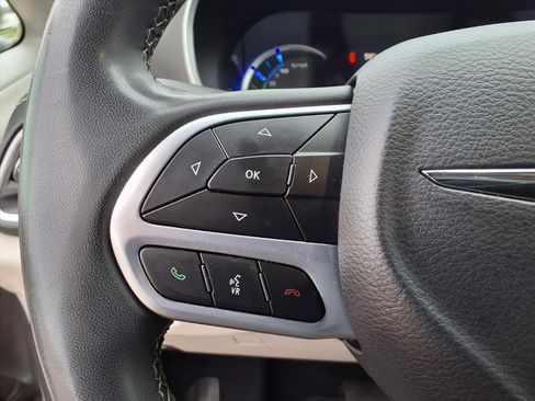 Used 2024 Chrysler Pacifica Select image 31