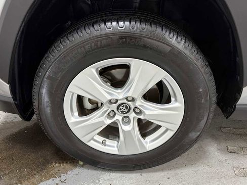 Used 2019 Toyota RAV4 LE w/ Carpet Mat Package AWD/4WD image 10