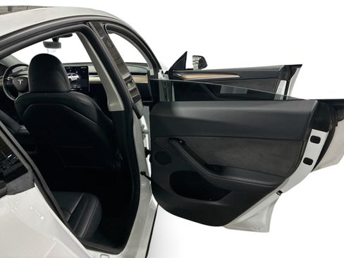 Certified 2023 Tesla Model Y 2WD image 4