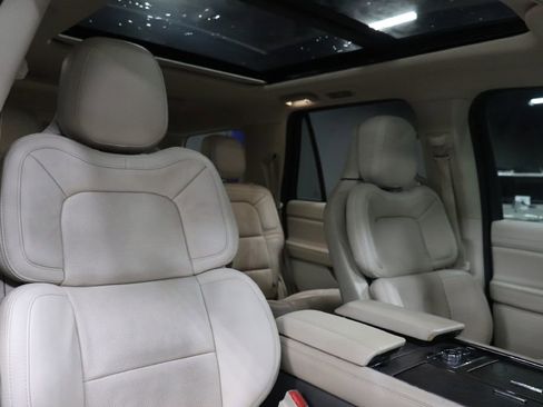 Used 2021 Lincoln Navigator Reserve w/ Luxury Package image 25