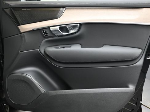 New 2026 Volvo XC90 B6 Plus w/ Protection Package Premier image 11