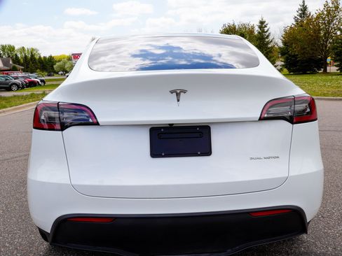 Used 2023 Tesla Model Y Long Range AWD/4WD image 5