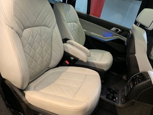 Used 2024 BMW X7 xDrive40i w/ M Sport Package AWD/4WD image 77
