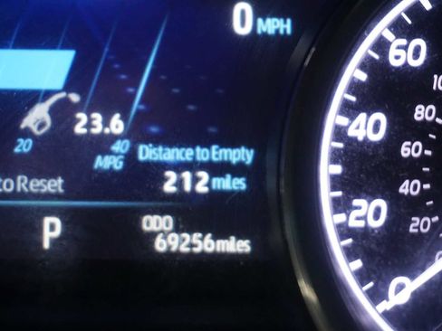 Used 2019 Toyota Camry XLE image 26