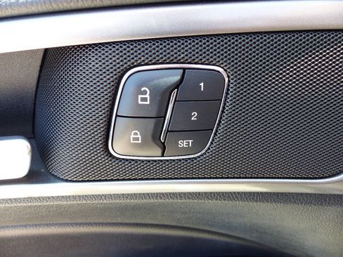 Used 2017 Ford Fusion SE AWD/4WD image 23