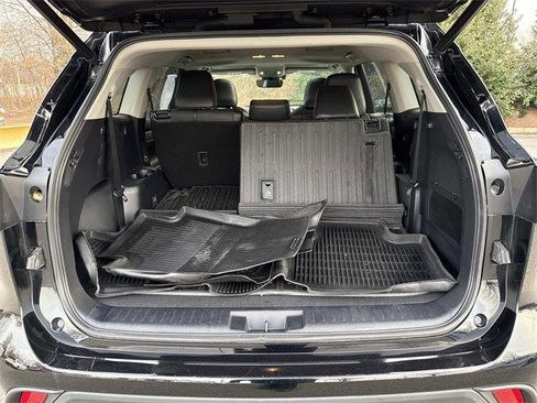 Used 2021 Toyota Highlander XLE image 12