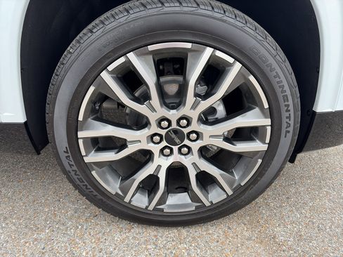 Used 2026 GMC Acadia Denali Ultimate w/ LPO, Floor Liner Package image 33