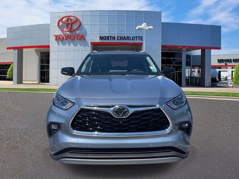 Used 2023 Toyota Highlander Platinum FWD image 4