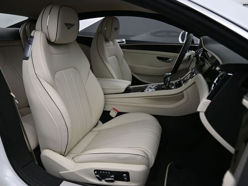 Used 2024 Bentley Continental GT image 27