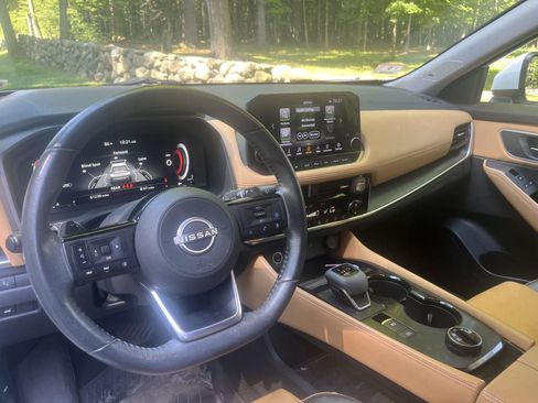 Used 2022 Nissan Rogue Platinum w/ Head-Up Display Package AWD/4WD image 4