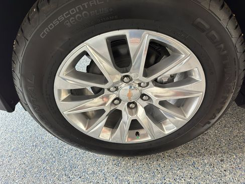 New 2025 Chevrolet Suburban Premier image 33