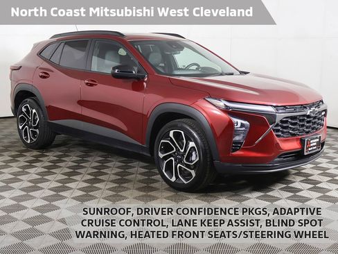 Used 2025 Chevrolet Trax RS w/ Sunroof Package FWD image 1