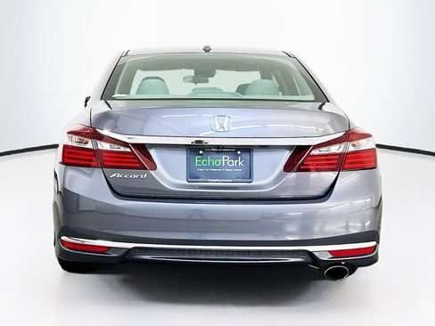 Used 2017 Honda Accord EX image 7