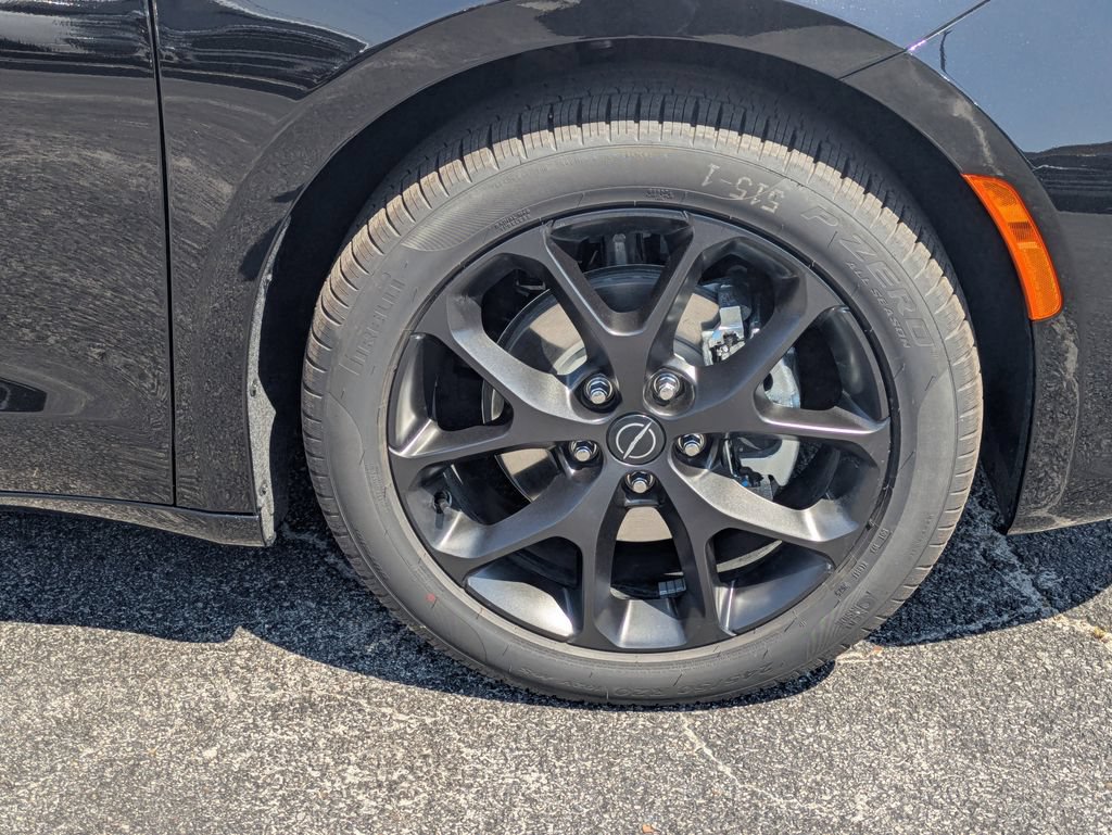 New 2026 Chrysler Pacifica Select w/ S Appearance Package FWD image 12